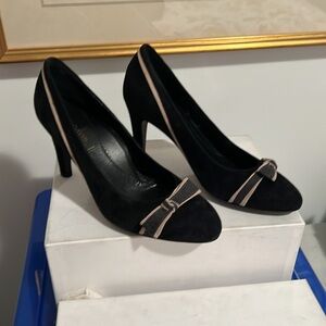 Dana Davis Rory pump in black suede. Size 9 1/2 medium. New in box